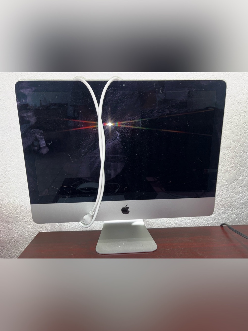 Apple iMac Desktop in Silver with White Cable